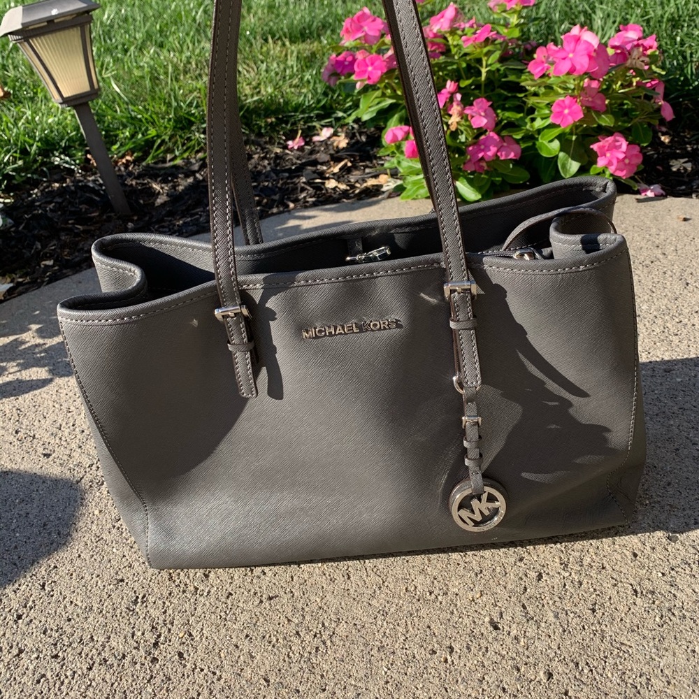 Michael kors jet set tote